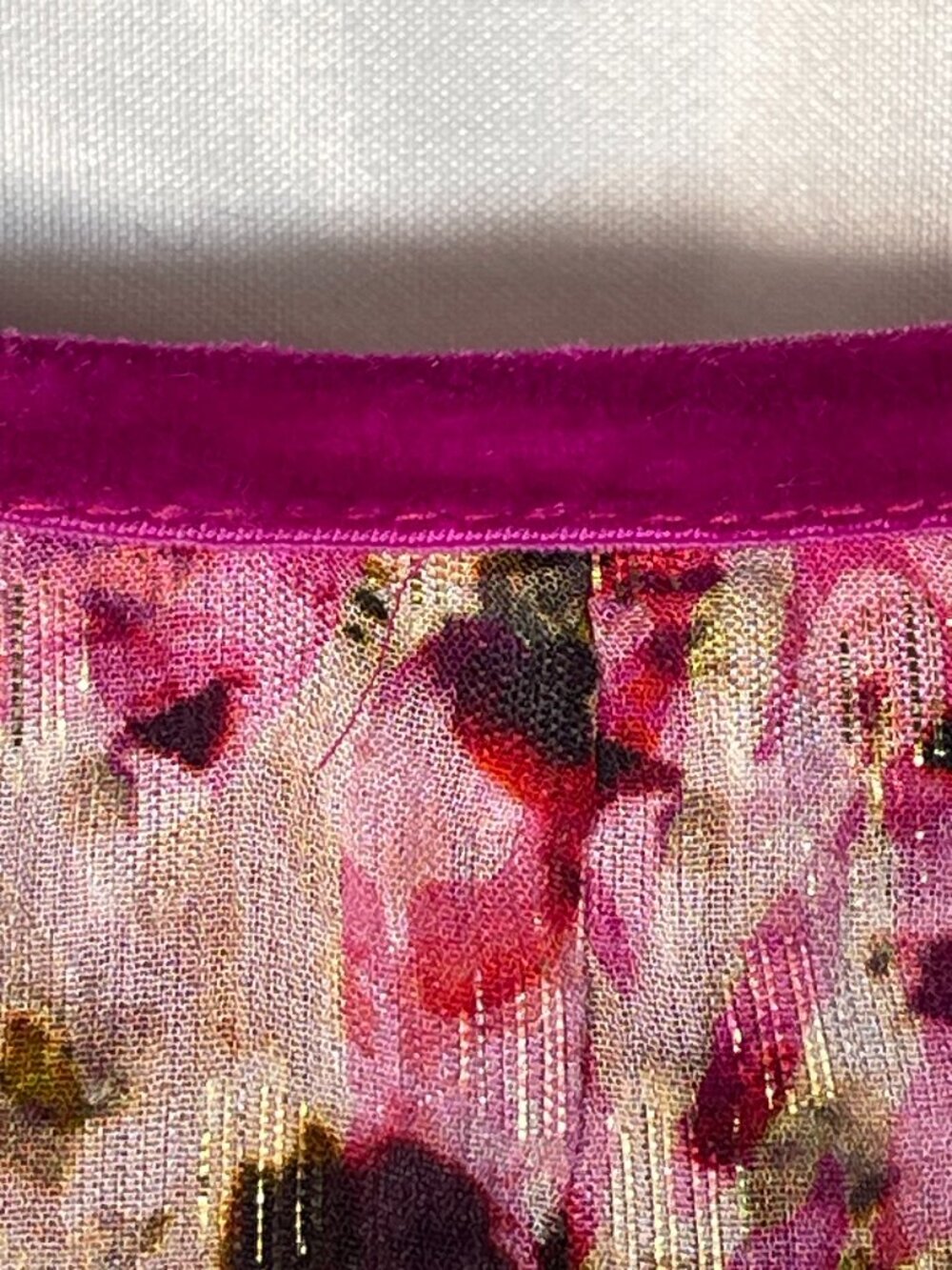 Elie Tahari 93% Silk Metallic Floral Pintuck Sleeveless Blouse Pink M - Picture 11 of 15